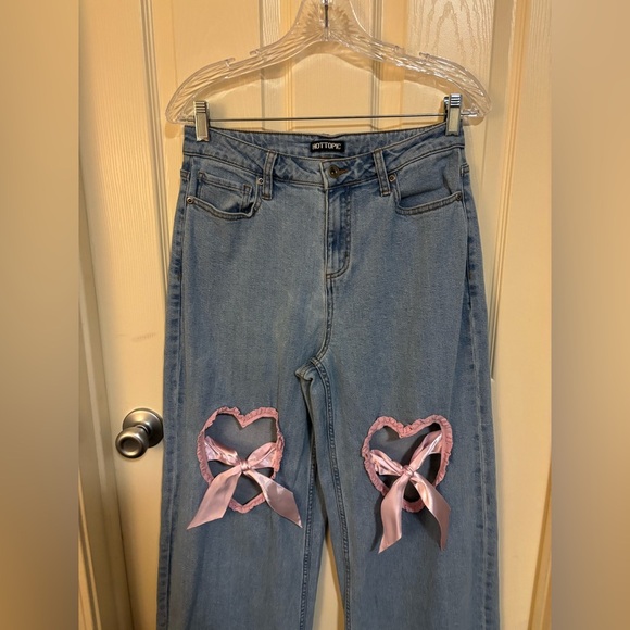 Hot Topic Pink Ruffle Heart Wide Leg Jeans Light Wash Denim Size 5 - Picture 7 of 9